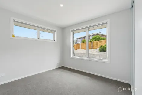 Property photo of 11 Vicary Place Rokeby TAS 7019