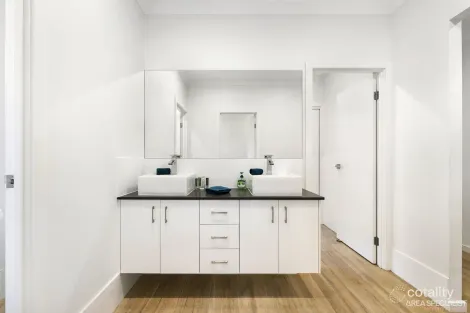 Property photo of 44 Paradise Parade Jacobs Well QLD 4208