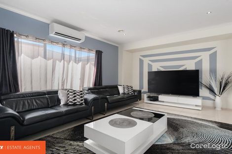 Property photo of 32 Honeyeater Grove Narre Warren VIC 3805