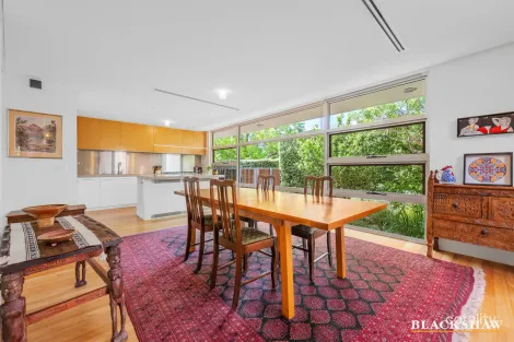 9 Johnston St, Narrabundah, ACT 2604