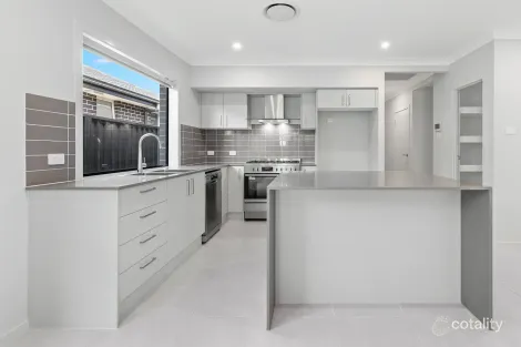 Property photo of 27 Fomalhaut Street Austral NSW 2179