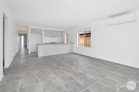 25 Steamboat Ave, Winter Valley, VIC 3358