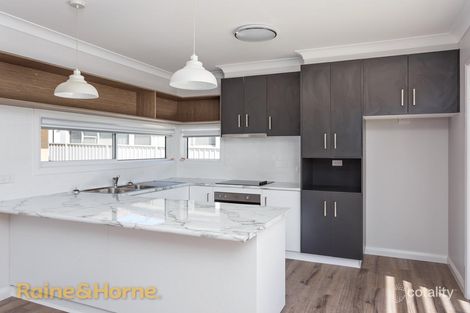 Property photo of 2/32 The Boulevarde Kooringal NSW 2650