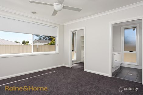 Property photo of 2/32 The Boulevarde Kooringal NSW 2650