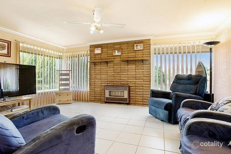 Property photo of 37 Welwyn Parade Deer Park VIC 3023