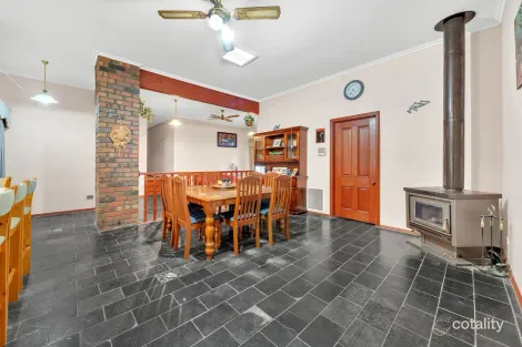Property photo of 4 Coronet Court Cranbourne VIC 3977
