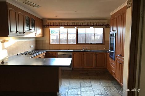 Property photo of 19 Tyntynder Close Berwick VIC 3806