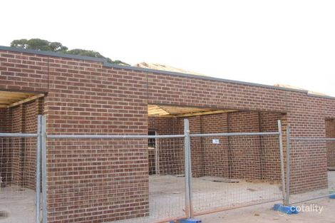 Property photo of 4 Pipers Walk Cairnlea VIC 3023