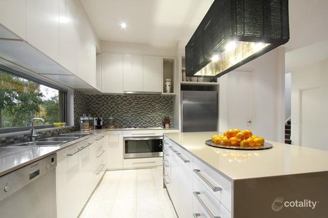Property photo of 10 Yatama Court Mount Waverley VIC 3149