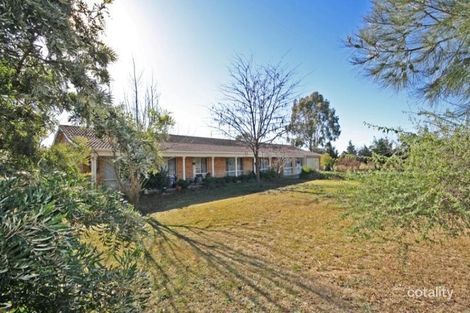 155 Cummins Rd, Lake Albert, NSW 2650