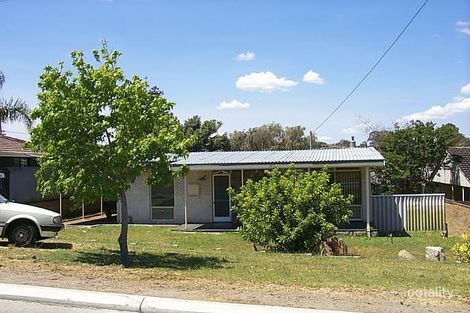 4 Wheeler Rd, Hamilton Hill, WA 6163