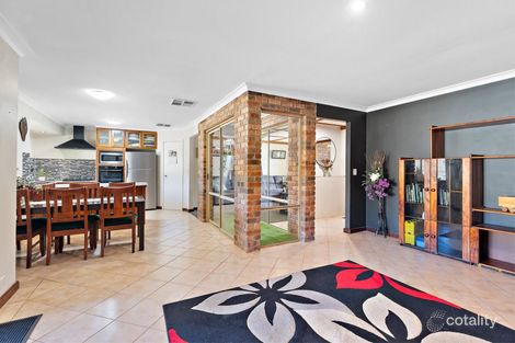 Property photo of 4 Wyong Place Mount Nasura WA 6112