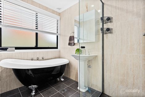 Property photo of 52 Roycroft Avenue Mount Warrigal NSW 2528
