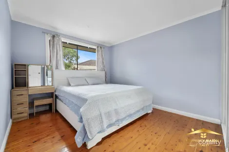 Property photo of 8 Paradise Place St Clair NSW 2759
