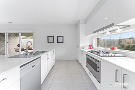 Property photo of 35 Sunflower Circuit Carrum Downs VIC 3201
