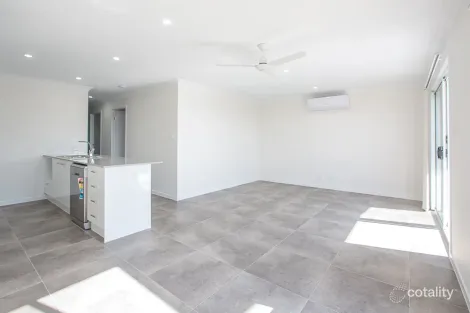 2/1 Quessada Ct, Pimpama, QLD 4209