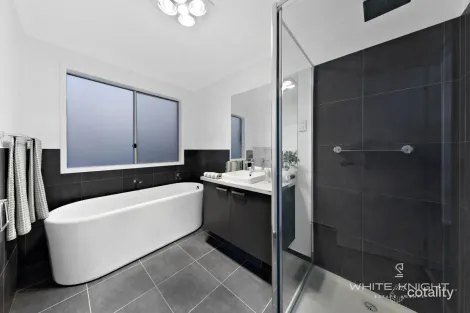 Property photo of 5 Aubisque Close Fraser Rise VIC 3336