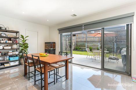 Property photo of 16 Flora Grove Wantirna South VIC 3152