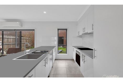 Property photo of 2/205 James Mirams Drive Roxburgh Park VIC 3064