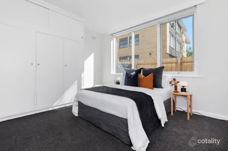Property photo of 2/1 Ravens Grove St Kilda East VIC 3183