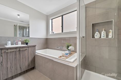 Property photo of 3 Silage Way Wyndham Vale VIC 3024