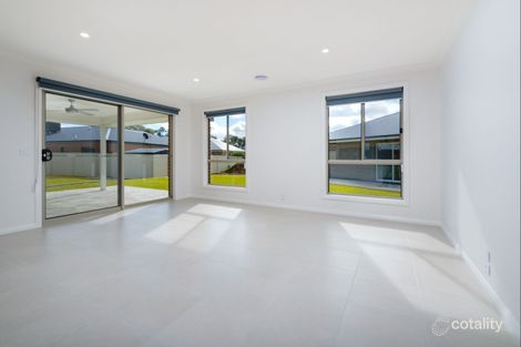 Property photo of 16 Ashburton Circuit West Wodonga VIC 3690