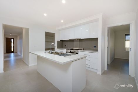 Property photo of 16 Ashburton Circuit West Wodonga VIC 3690