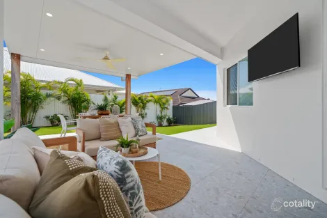 Property photo of 15 Palma Crescent Varsity Lakes QLD 4227