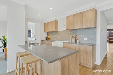 Property photo of 8 Nesting Vista Craigieburn VIC 3064