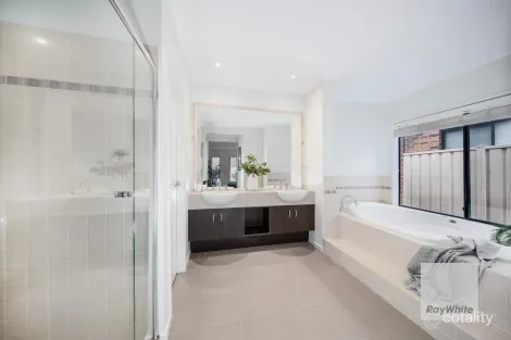 Property photo of 23 Jacaranda Drive Taylors Hill VIC 3037