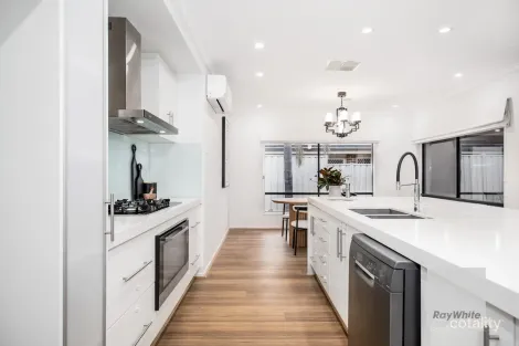 Property photo of 23 Jacaranda Drive Taylors Hill VIC 3037