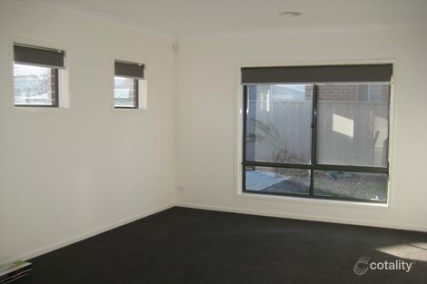Property photo of 64 Bradford Drive Cranbourne East VIC 3977