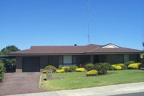 77 Pearce Rd, Australind, WA 6233