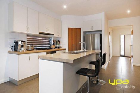 Property photo of 6 Aberfeldie Way Caroline Springs VIC 3023