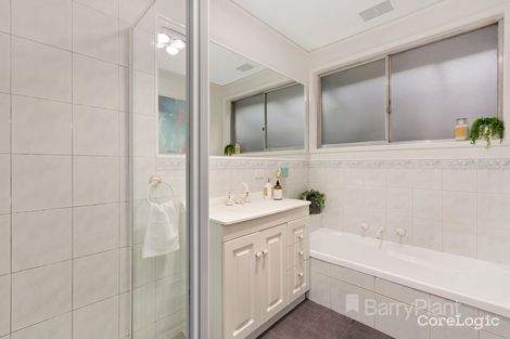 Property photo of 28 Moreton Crescent Bundoora VIC 3083