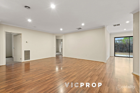 Property photo of 8 Yaramba Boulevard Point Cook VIC 3030