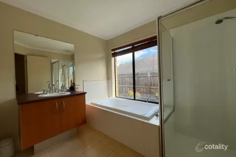 Property photo of 30 Olive Road Lynbrook VIC 3975