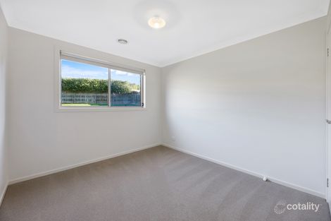 Property photo of 8 Shakespeare Court Drouin VIC 3818