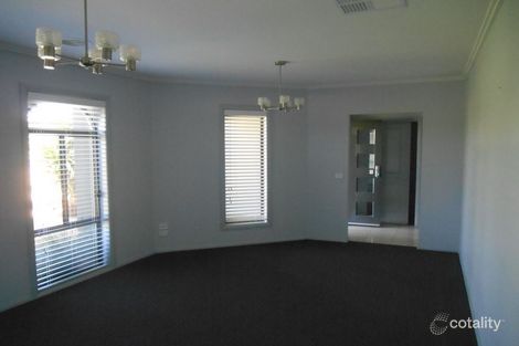 Property photo of 28 Deakin Avenue Lloyd NSW 2650