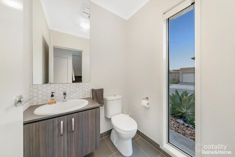 Property photo of 3 Sundew Avenue Cranbourne East VIC 3977