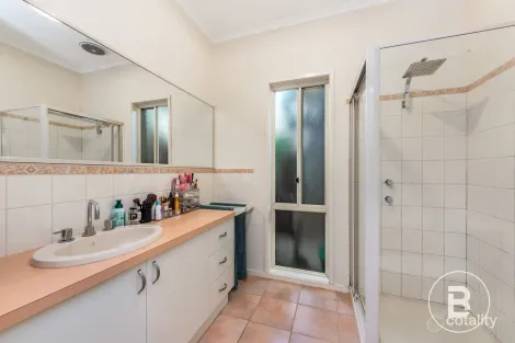 Property photo of 11 Maxwell Drive Golden Square VIC 3555