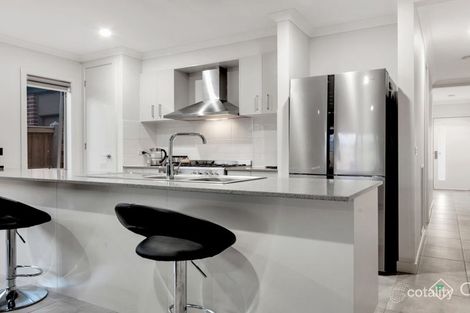 Property photo of 27 Saltmarsh Crescent Point Cook VIC 3030