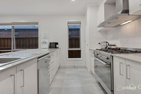 Property photo of 27 Saltmarsh Crescent Point Cook VIC 3030