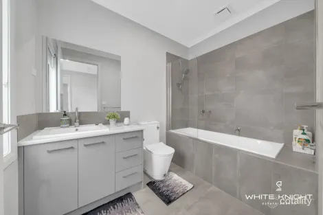 Property photo of 33 Compton Parade Sunshine North VIC 3020