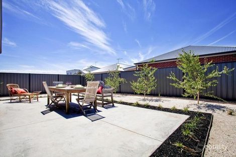 8 Raymond George Pl, Lara, VIC 3212