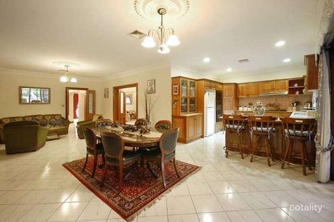 Property photo of 2 Glenview Court Avondale Heights VIC 3034