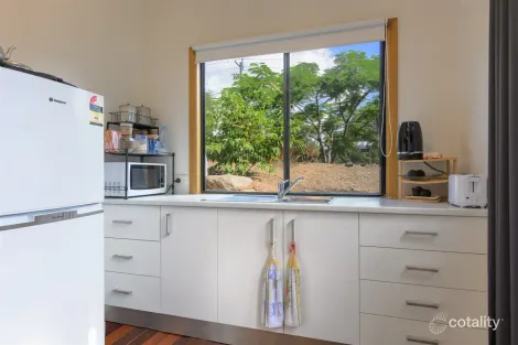 Property photo of 11 Ronald Crescent Benaraby QLD 4680