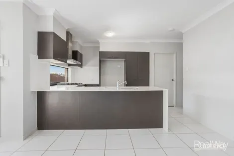 Property photo of 8 Rosella Way Deebing Heights QLD 4306