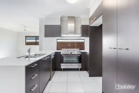 Property photo of 8 Rosella Way Deebing Heights QLD 4306