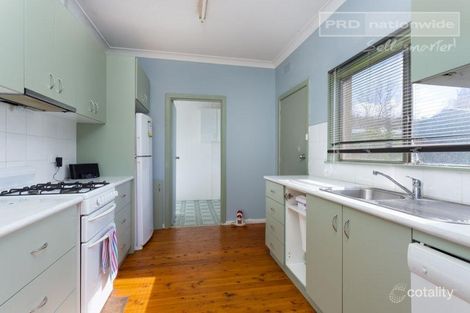 Property photo of 2 Meadow Street Kooringal NSW 2650